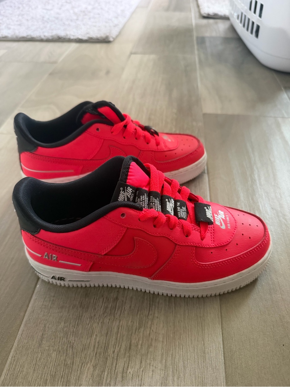 Nike Air Force 1 Low Vibrant Red and Black - Picture 5 of 6